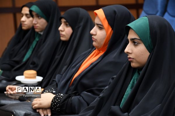 نشست صمیمی استاندار خوزستان با جوانان فرهیخته