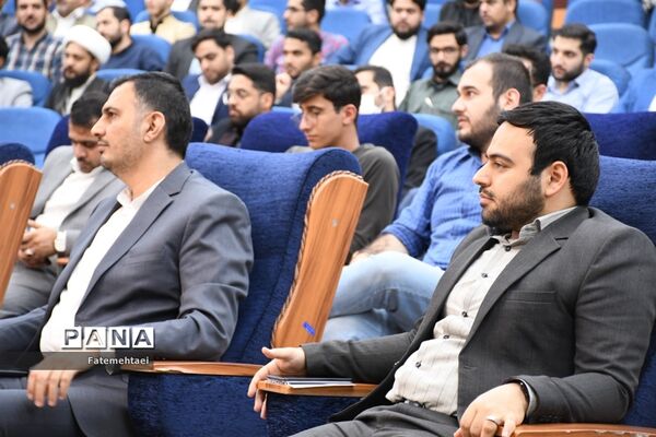 نشست صمیمی استاندار خوزستان با جوانان فرهیخته