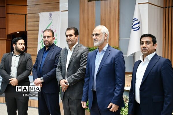 نشست صمیمی استاندار خوزستان با جوانان فرهیخته