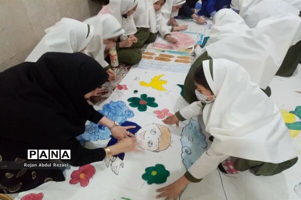 نقاشی همگانی دانش‌آموزان آموزشگاه الله‌اکبر اسلامشهر