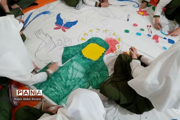نقاشی همگانی دانش‌آموزان آموزشگاه الله‌اکبر اسلامشهر