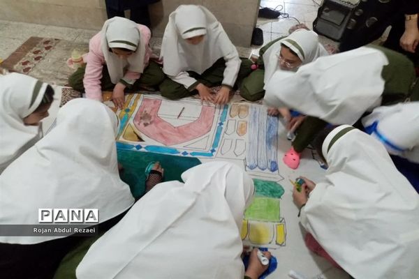 نقاشی همگانی دانش‌آموزان آموزشگاه الله‌اکبر اسلامشهر