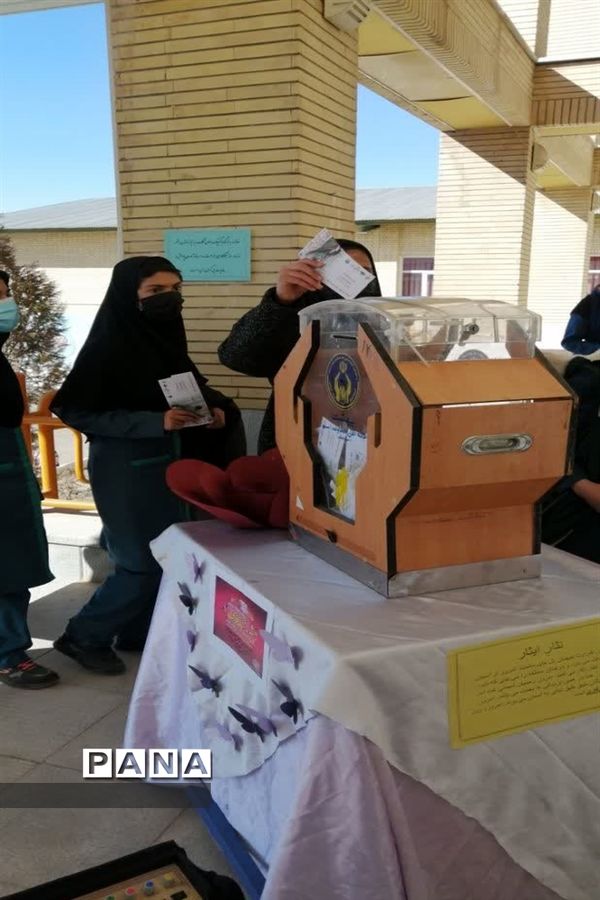 برگزاری جشن نیکوکاری در آموزشگاه دخترانه آیت‌الله کاشانی داران