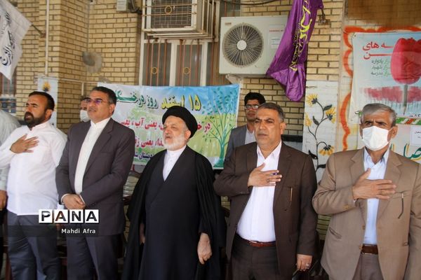 نواخته شدن زنگ جشن نیکوکاری در دبستان شاهد حریت بهبهان
