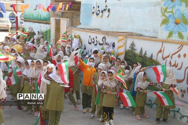 نواخته شدن زنگ جشن نیکوکاری در دبستان شاهد حریت بهبهان