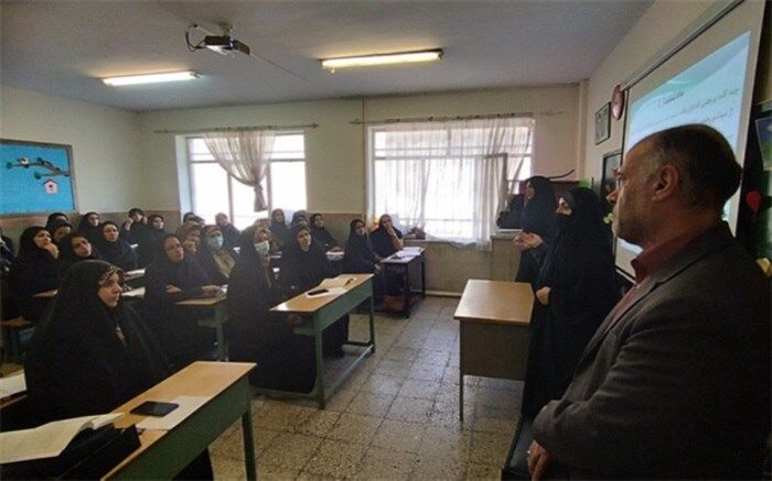 توانمندسازی و آموزش یکی از ارکان اساسی در سازمان نهضت سوادآموزی است
