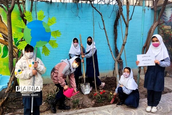روز درختکاری  و کاشت گل و درخت توسط دانش‌آموزان مدارس ملارد