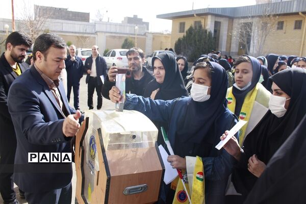 مراسم جشن نیکوکاری در دبیرستان شاهد اطهر ناحیه 1 زنجان