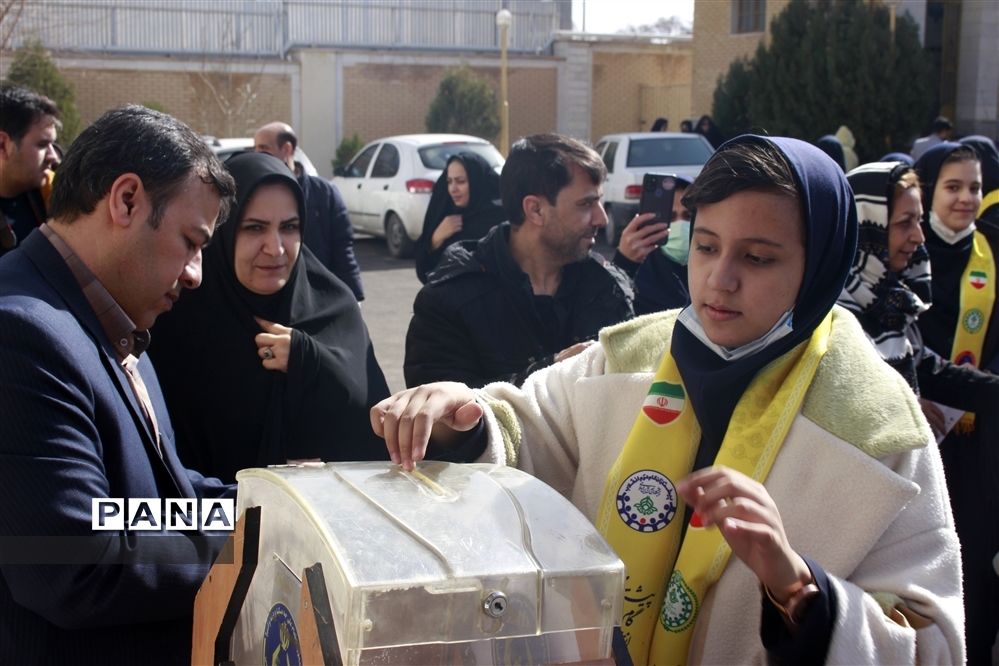 مراسم جشن نیکوکاری در دبیرستان شاهد اطهر ناحیه 1 زنجان