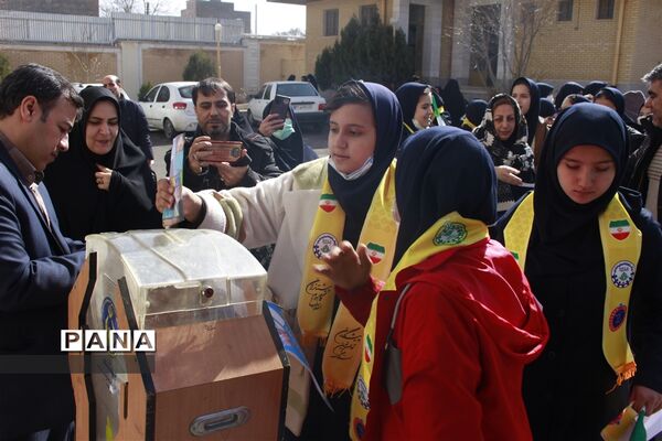 مراسم جشن نیکوکاری در دبیرستان شاهد اطهر ناحیه 1 زنجان