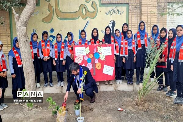 نواختن زنگ درختکاری در مدارس شادگان