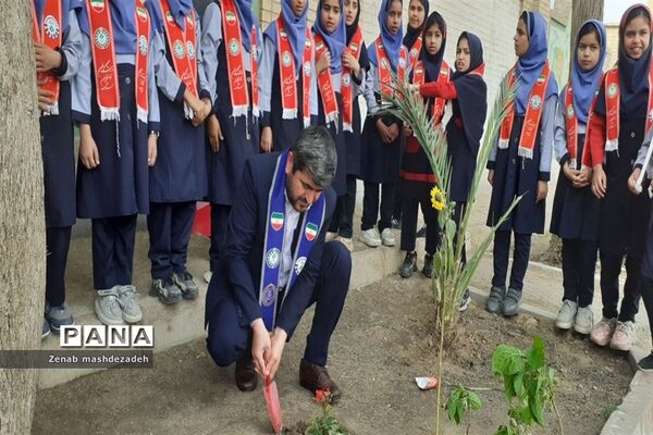نواختن زنگ درختکاری در مدارس شادگان