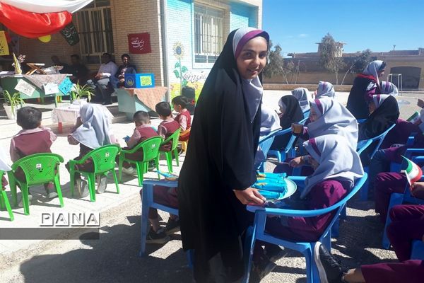 برگزاری جشن نیکوکاری در دبستان عفت ابرکوه