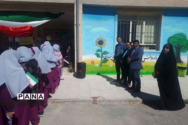 برگزاری جشن نیکوکاری در دبستان عفت ابرکوه