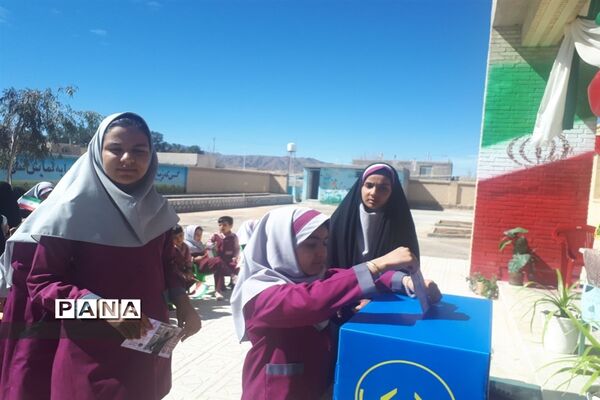 برگزاری جشن نیکوکاری در دبستان عفت ابرکوه