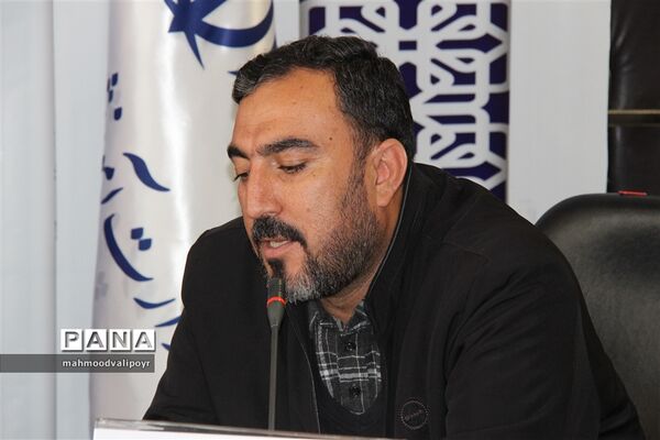 نشست توانمند‌سازی و تجلیل ازاعضای شورای دانش‌آموزی برتر استان قزوین