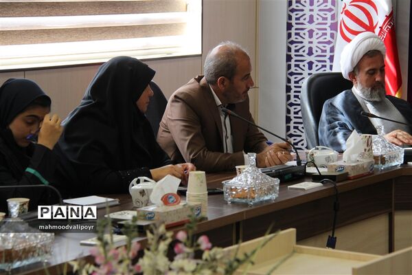 نشست توانمند‌سازی و تجلیل ازاعضای شورای دانش‌آموزی برتر استان قزوین