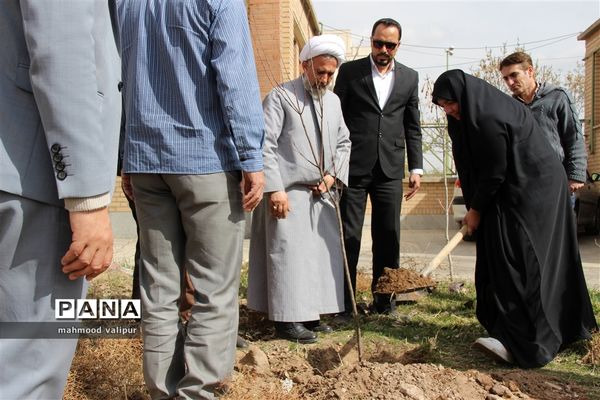 آیین روز درختکاری در قزوین