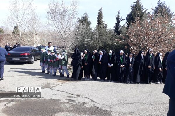 حضور دانش‌آموزان دختر شهر تهران در باغ گیاه‌شناسی و  کاشت نهال در آیین درختکاری