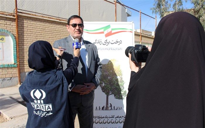 غرس 1800 نهال توسط همیاران طبیعت استان سمنان در روز درختکاری