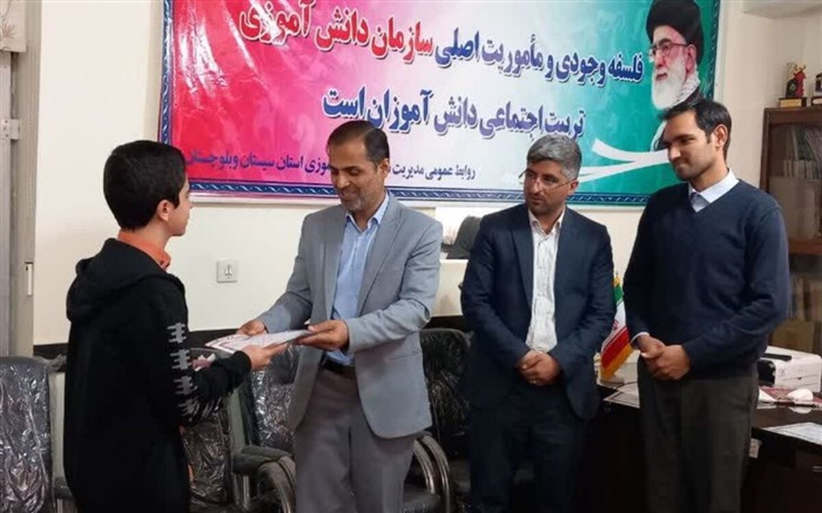 مراسم تجلیل از دانش‌آموزان پیشتاز همنام با آقا امام زمان(عج) و مادر بزرگوارشان