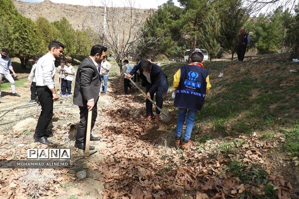 برگزاری آیین درختکاری در اردوگاه دانش‌آموزی آیت الله کمالوند خرم آباد
