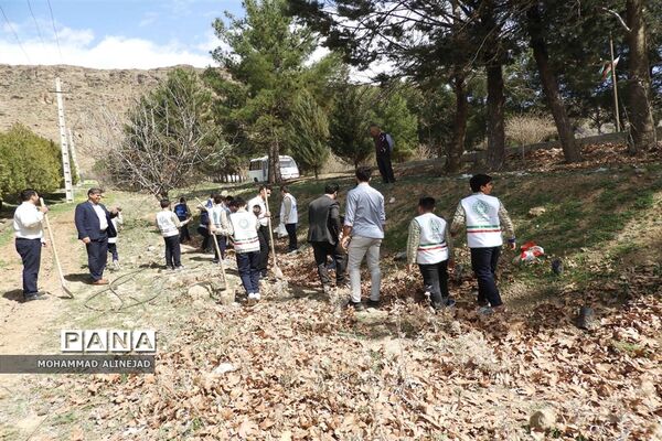برگزاری آیین درختکاری در اردوگاه دانش‌آموزی آیت الله کمالوند خرم آباد
