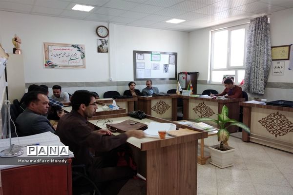 اداره یک روز مدرسه توسط شورای دانش‌آموزی دبیرستان رئیس‌زاده خلیل آباد