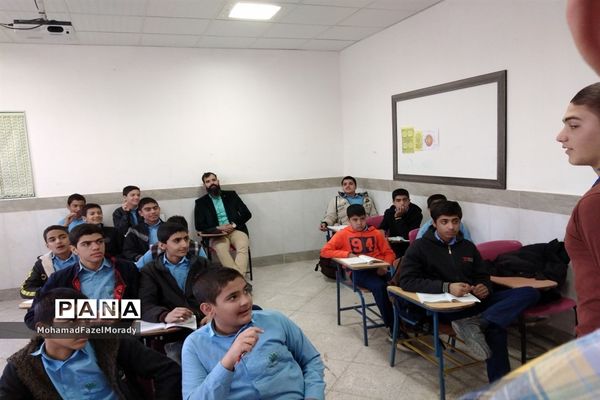 اداره یک روز مدرسه توسط شورای دانش‌آموزی دبیرستان رئیس‌زاده خلیل آباد