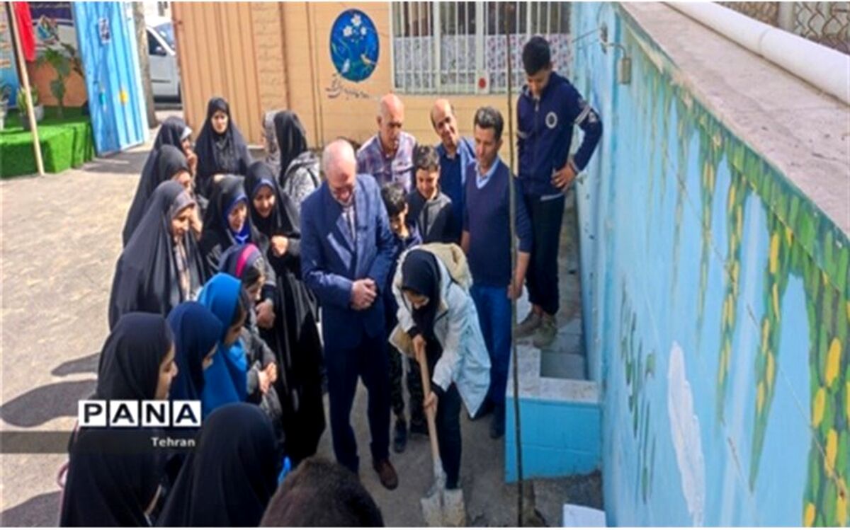 غرس چند اصله نهال به مناسبت هفته منابع طبیعی در پژوهشسرای امام هادی(ع)