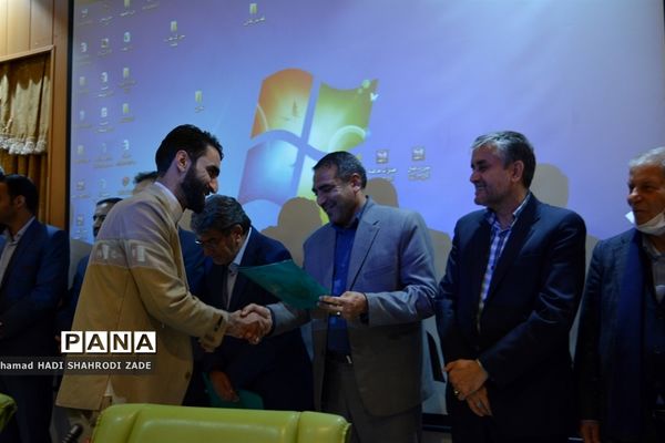 جلسه شورای نظارت بر مدارس و مراکز غیر دولتی و تجلیل از کارگروه مدارس و مراکز غیر دولتی خراسان رضوی