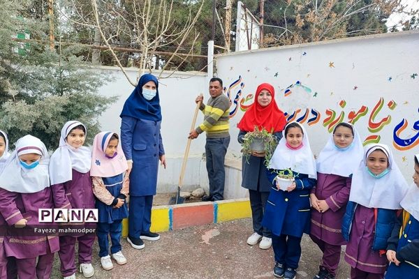 مراسم درختکاری در دبستان حضرت زهرا(س)یک رودهن