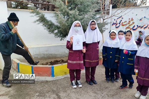 مراسم درختکاری در دبستان حضرت زهرا(س)یک رودهن