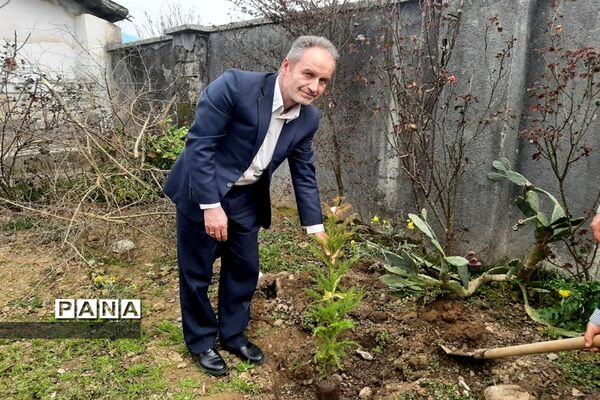 برگزاری همزمان مراسم نمادین جشن نیکوکاری و جشن درختکاری