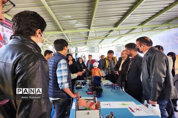 برگزاری نمایشگاه دستاوردهای دانش‌آموزان در هنرستان‌های ناحیه چهار شیراز