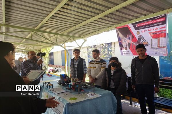 برگزاری نمایشگاه دستاوردهای دانش‌آموزان در هنرستان‌های ناحیه چهار شیراز