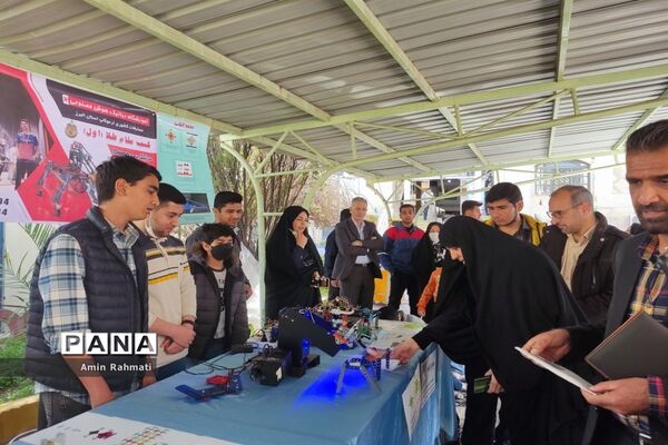برگزاری نمایشگاه دستاوردهای دانش‌آموزان در هنرستان‌های ناحیه چهار شیراز