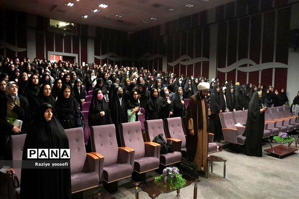 دانشجو معلمان پردیس نسیبه تهران میزبان پرچم متبرک حرم امام حسین (ع) شدند