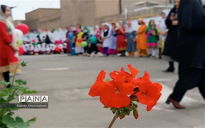 مراسم کاشت نهال در مهد گل‌ و گیاه کشور