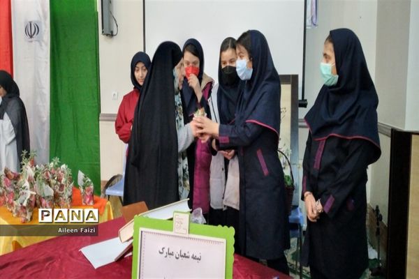 جشن میلاد با سعادت منجی عالم  بشریت در دبیرستان شهید زارع ناحیه 3 کرج