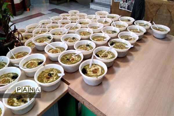 جشن میلاد با سعادت منجی عالم  بشریت در دبیرستان شهید زارع ناحیه 3 کرج