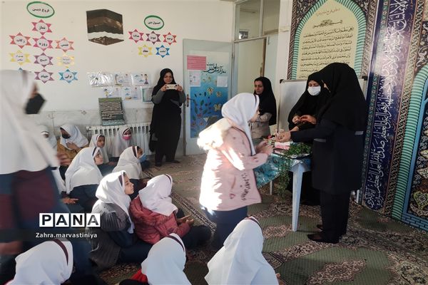 گرامیداشت هفته درختکاری در مدرسه زکیه شهرستان مروست