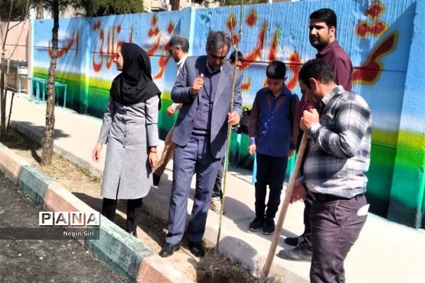 برگزاری روز درختکاری در دبستان شهید حسن جعفری پاکدشت
