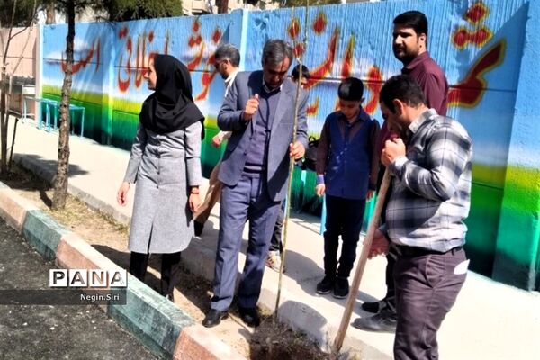 برگزاری روز درختکاری در دبستان شهید حسن جعفری پاکدشت