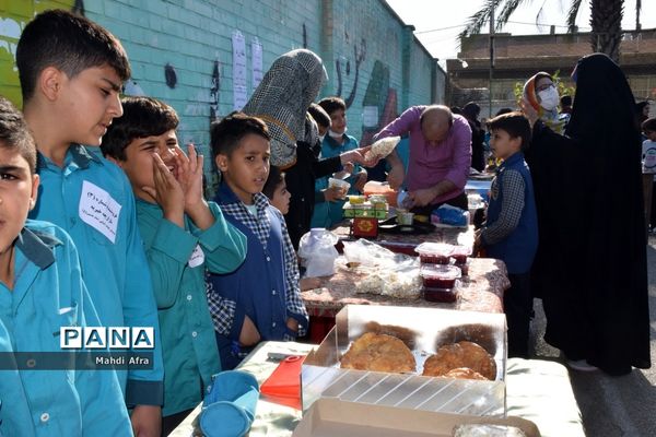 برگزاری بازارچه مهربانی کمک به کودکان کار در دبستان امام حسین(ع) شهرستان بهبهان