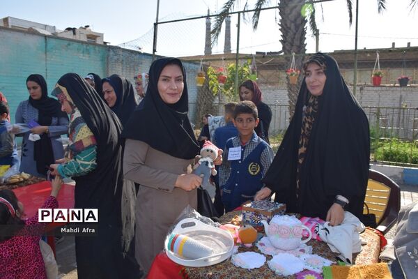 برگزاری بازارچه مهربانی کمک به کودکان کار در دبستان امام حسین(ع) شهرستان بهبهان