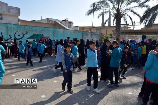 برگزاری بازارچه مهربانی کمک به کودکان کار در دبستان امام حسین(ع) شهرستان بهبهان