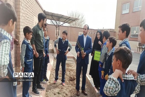 مراسم روز درختکاری در مدرسه جلوه حق و شهدای برکت طغان بخش جوادآباد