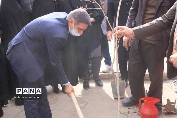 گرامیداشت روز درختکاری در ناحیه یک بهارستان