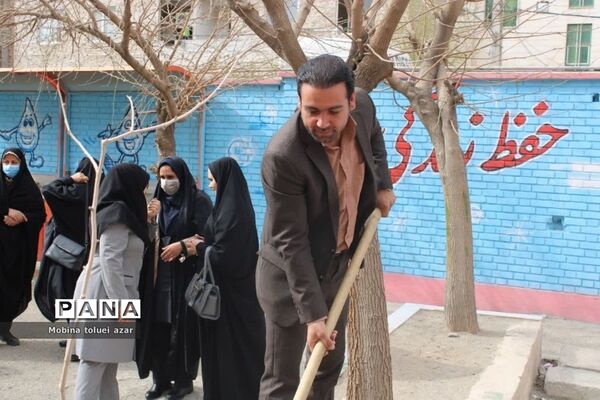 گرامیداشت روز درختکاری در ناحیه یک بهارستان